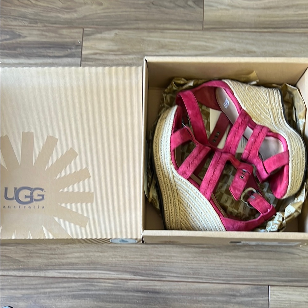 UGG Lauri Sandals Vibrant Strappy Design